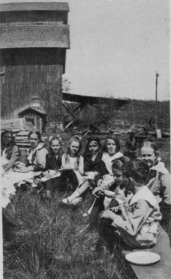 Lyon children in front of Big Barn